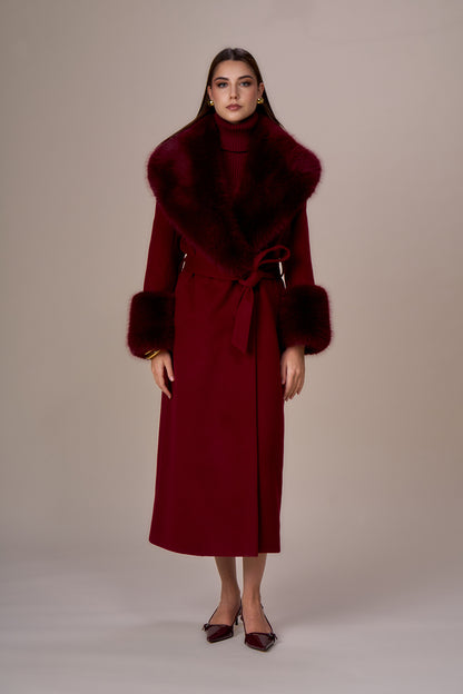 Abrigo NO SECRETS largo color burdeos