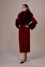 Abrigo NO SECRETS largo color burdeos