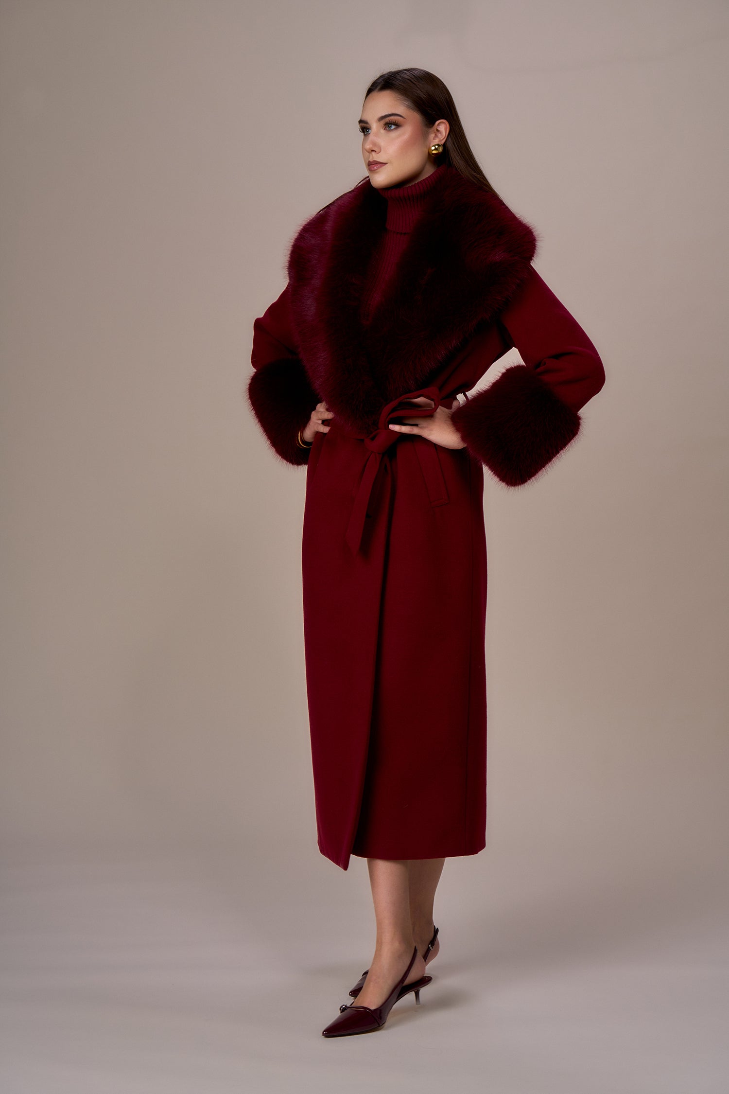 Abrigo NO SECRETS largo color burdeos