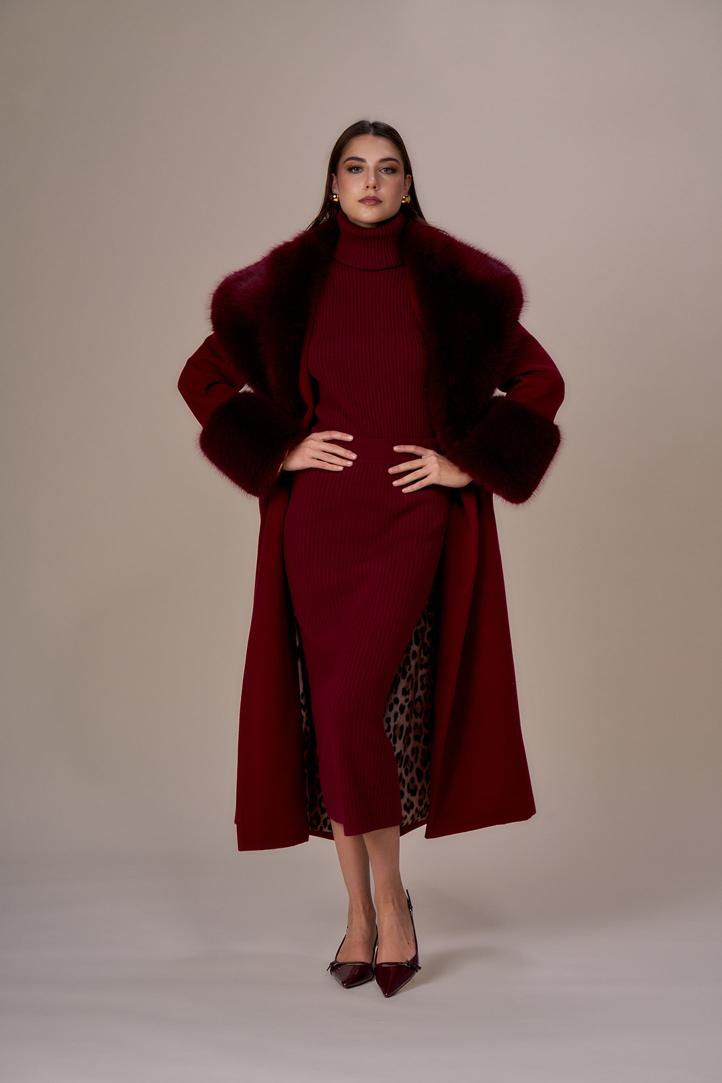 Abrigo NO SECRETS largo color burdeos