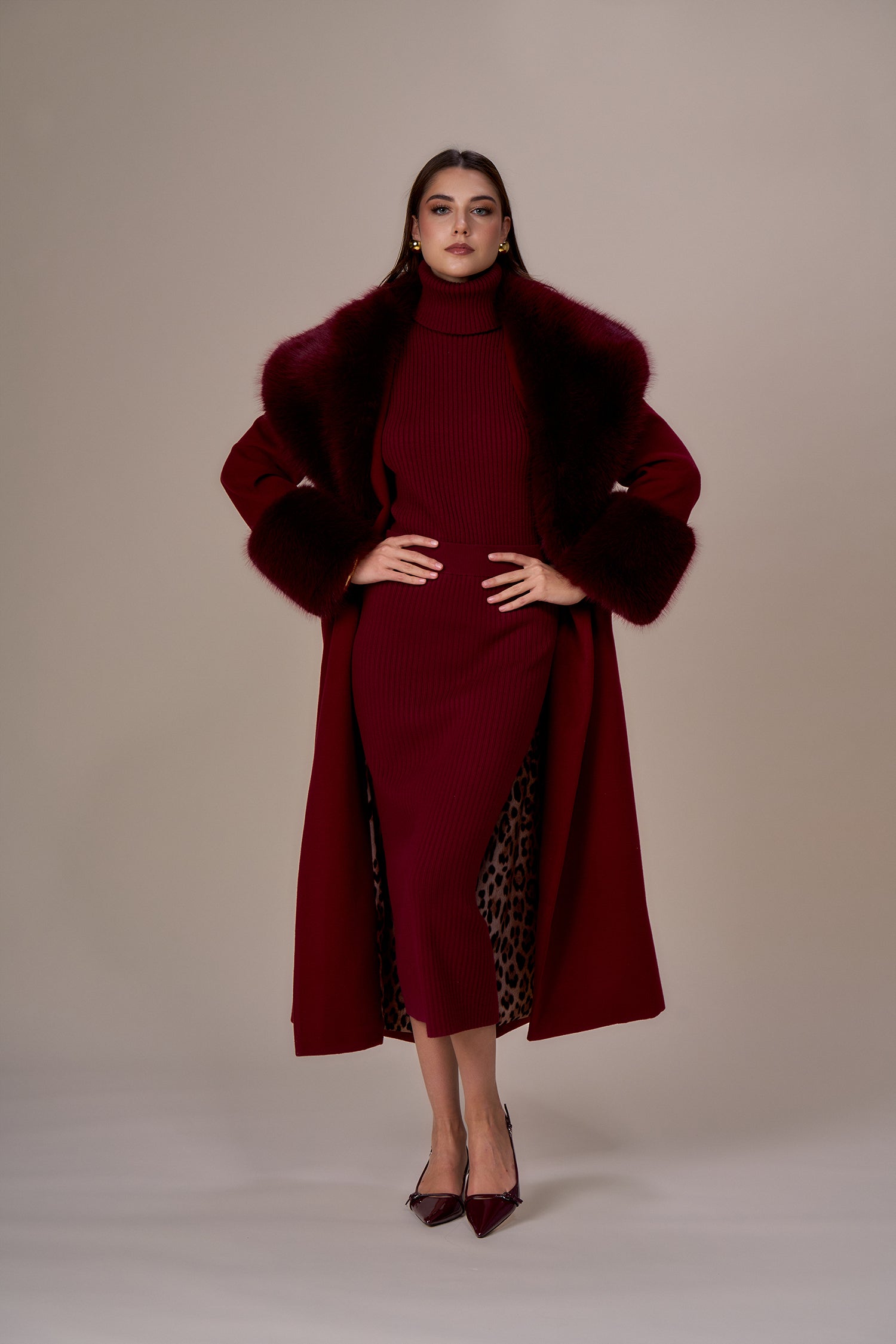 Abrigo NO SECRETS largo color burdeos