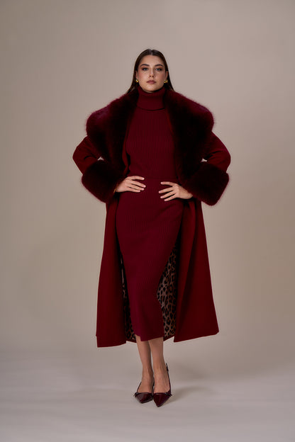 Abrigo NO SECRETS largo color burdeos