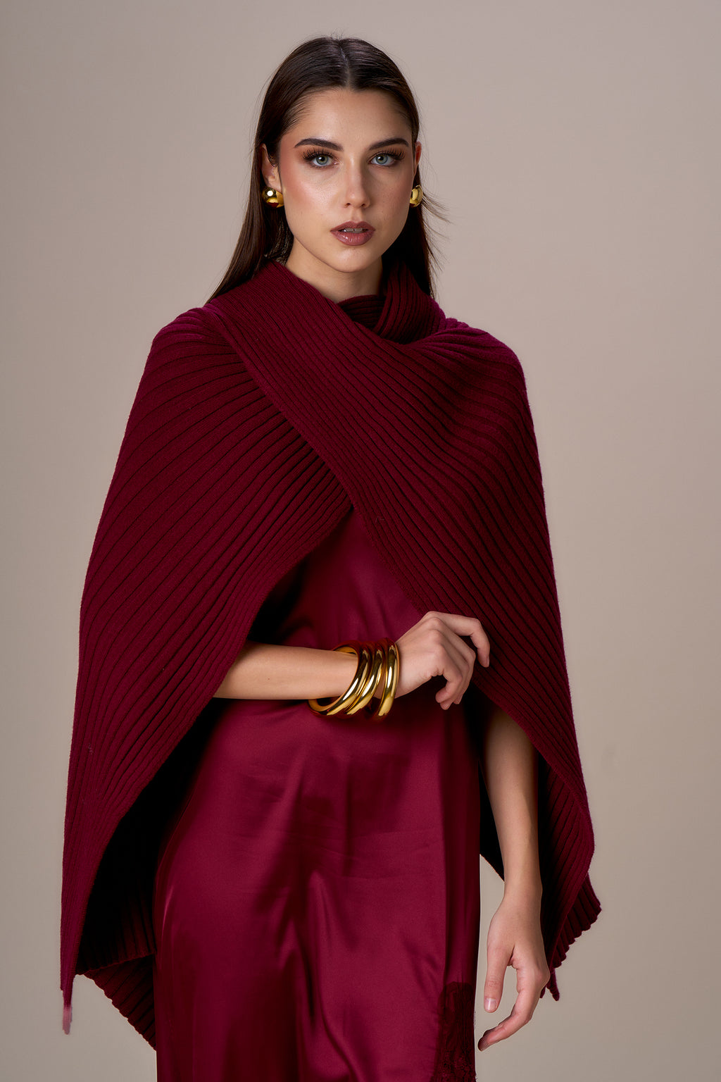 Poncho NO SECRETS de punto burdeos