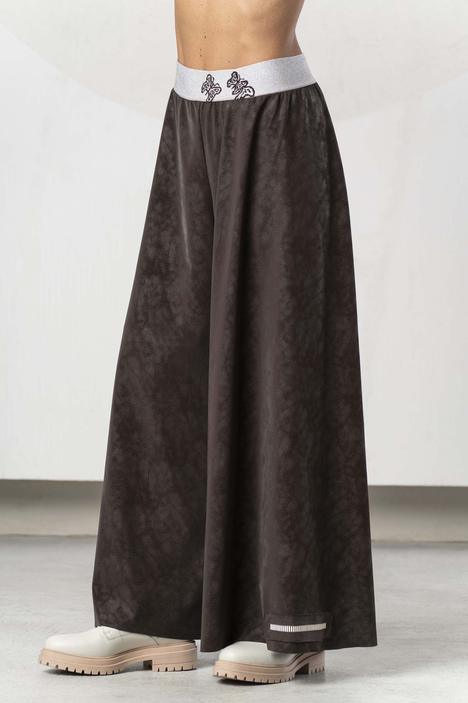 Pantalón ELISA CAVALETTI corte palazzo en marrón chocolate