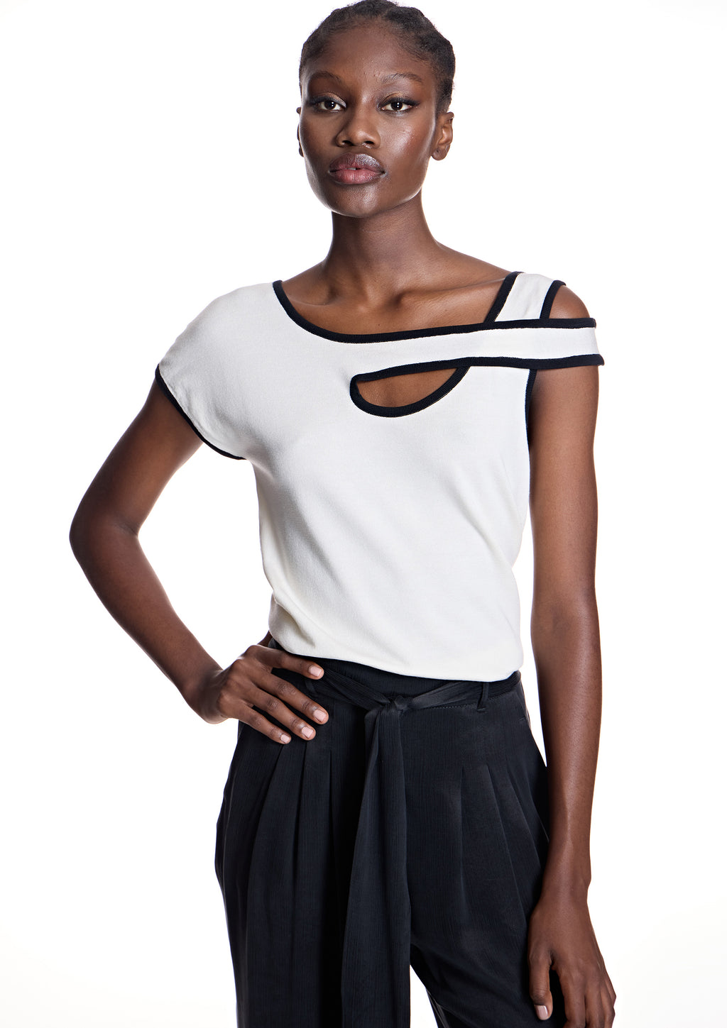 Camiseta ALBA CONDE de punto asimétrica