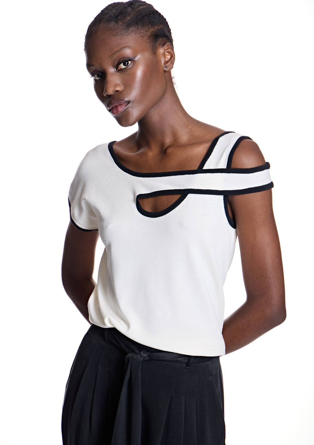 Camiseta ALBA CONDE de punto asimétrica