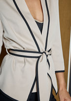 Chaqueta ALBA CONDE con detalle de contrastes