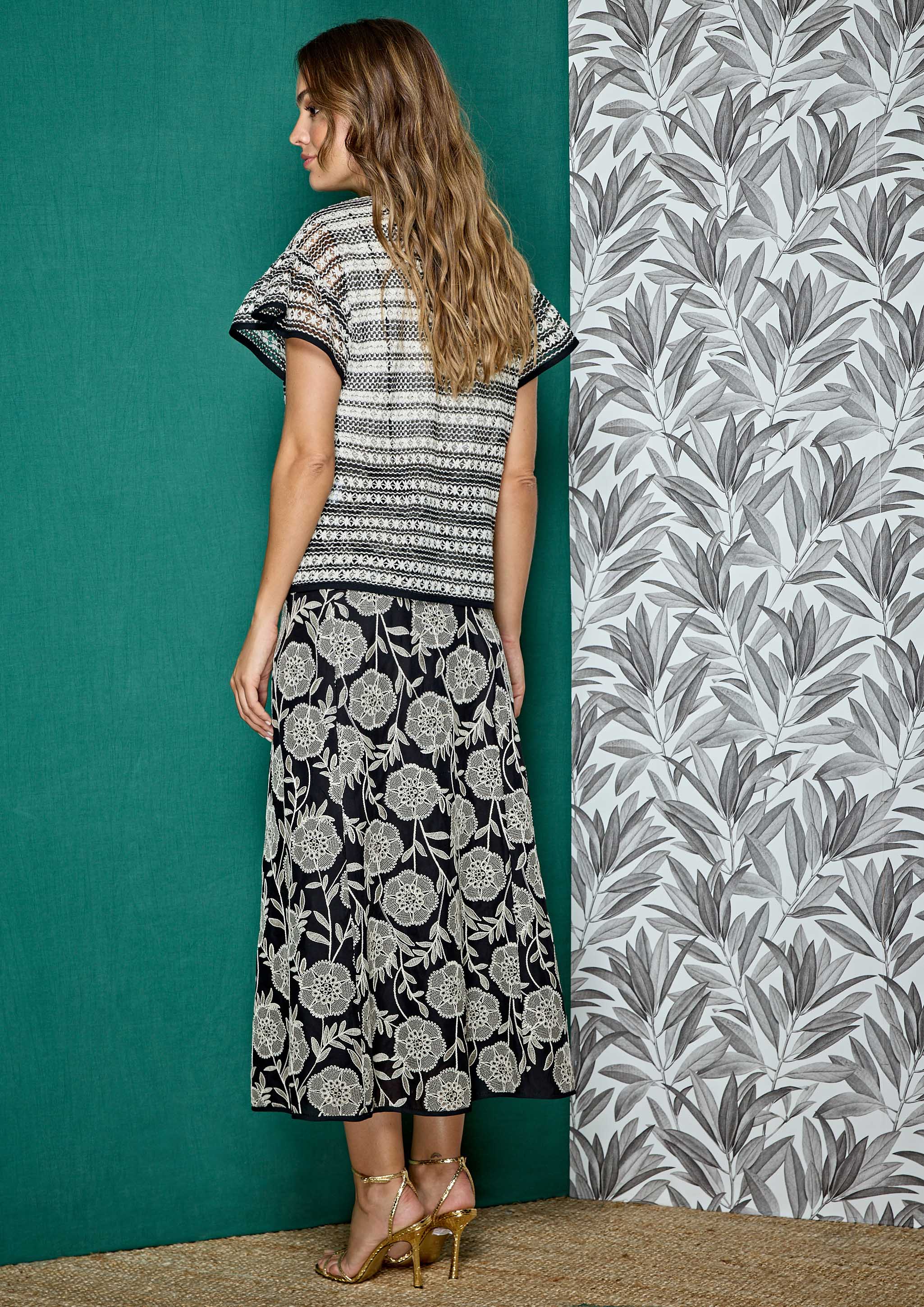 Falda ALBA CONDE midi  bordada estampado floral