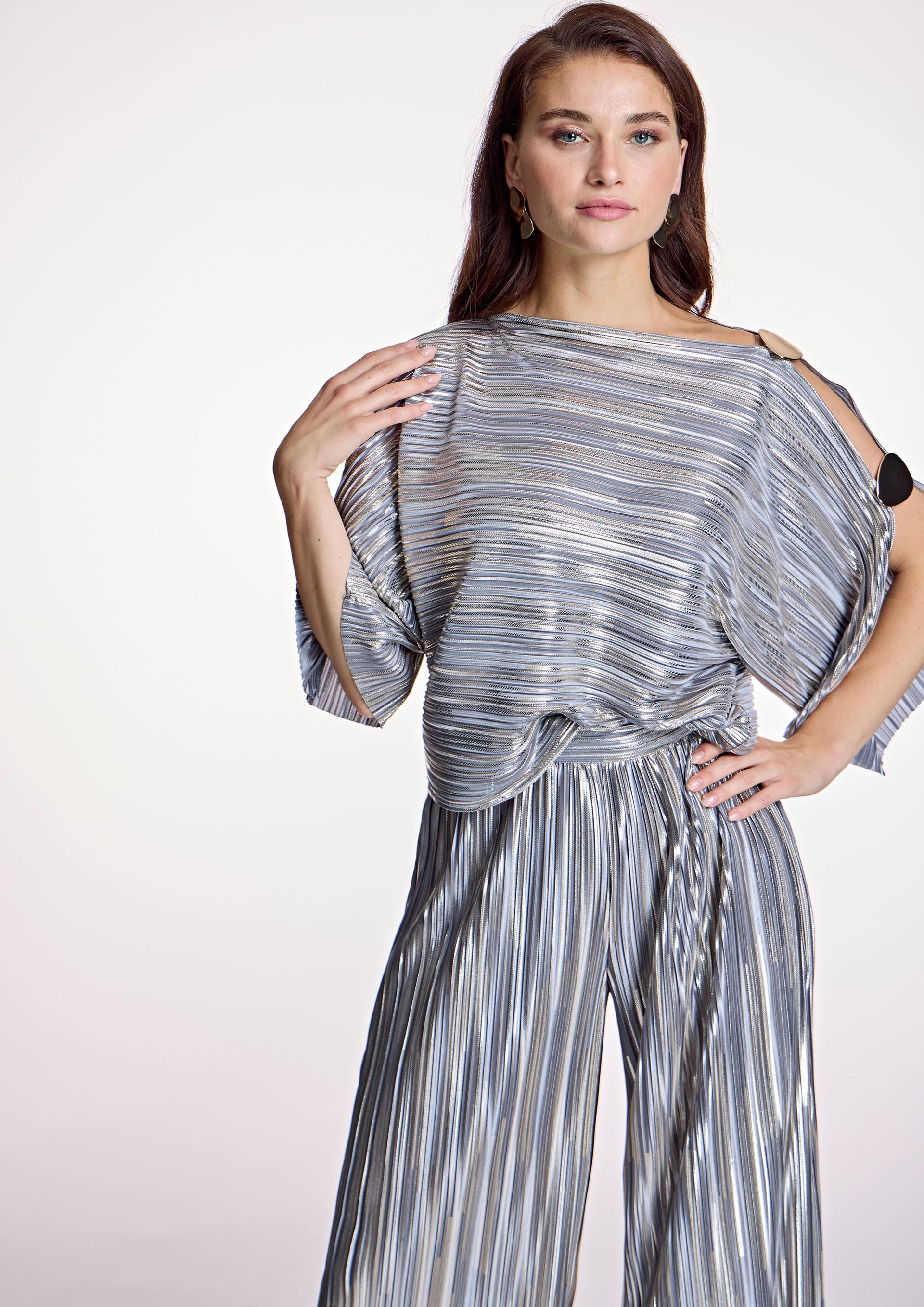 Blusa ALBA CONDE fluida plateada