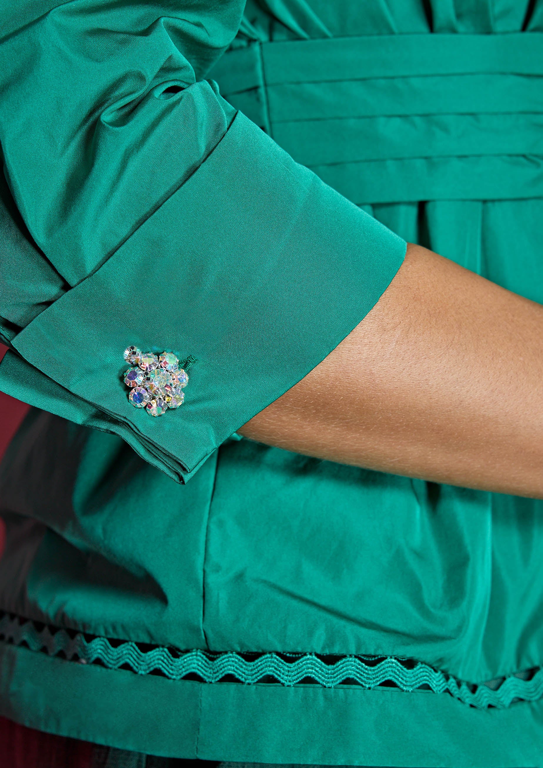 Blusa ALBA CONDE verde de invitada con lazada