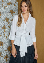Blusa ALBA CONDE blanca con lazada