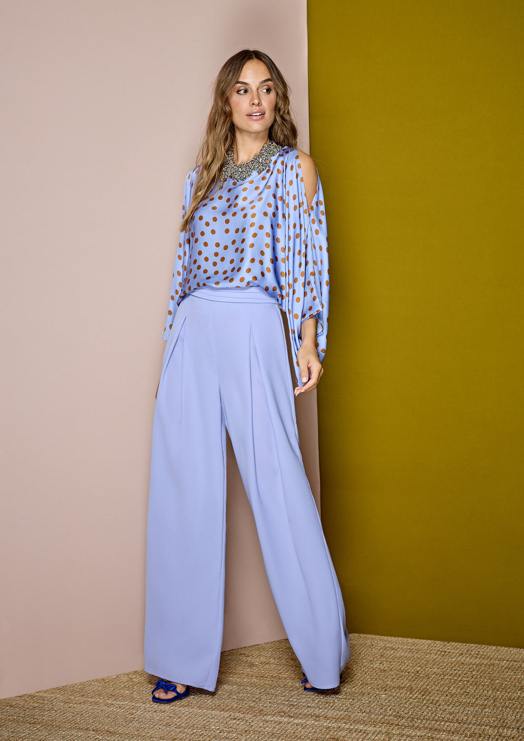 Blusa ALBA CONDE satinada de lunares