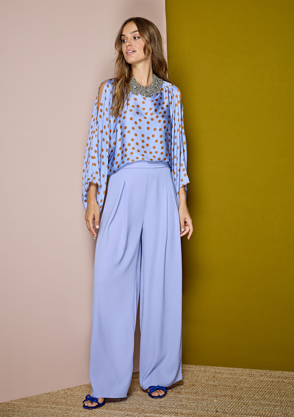 Blusa ALBA CONDE satinada de lunares