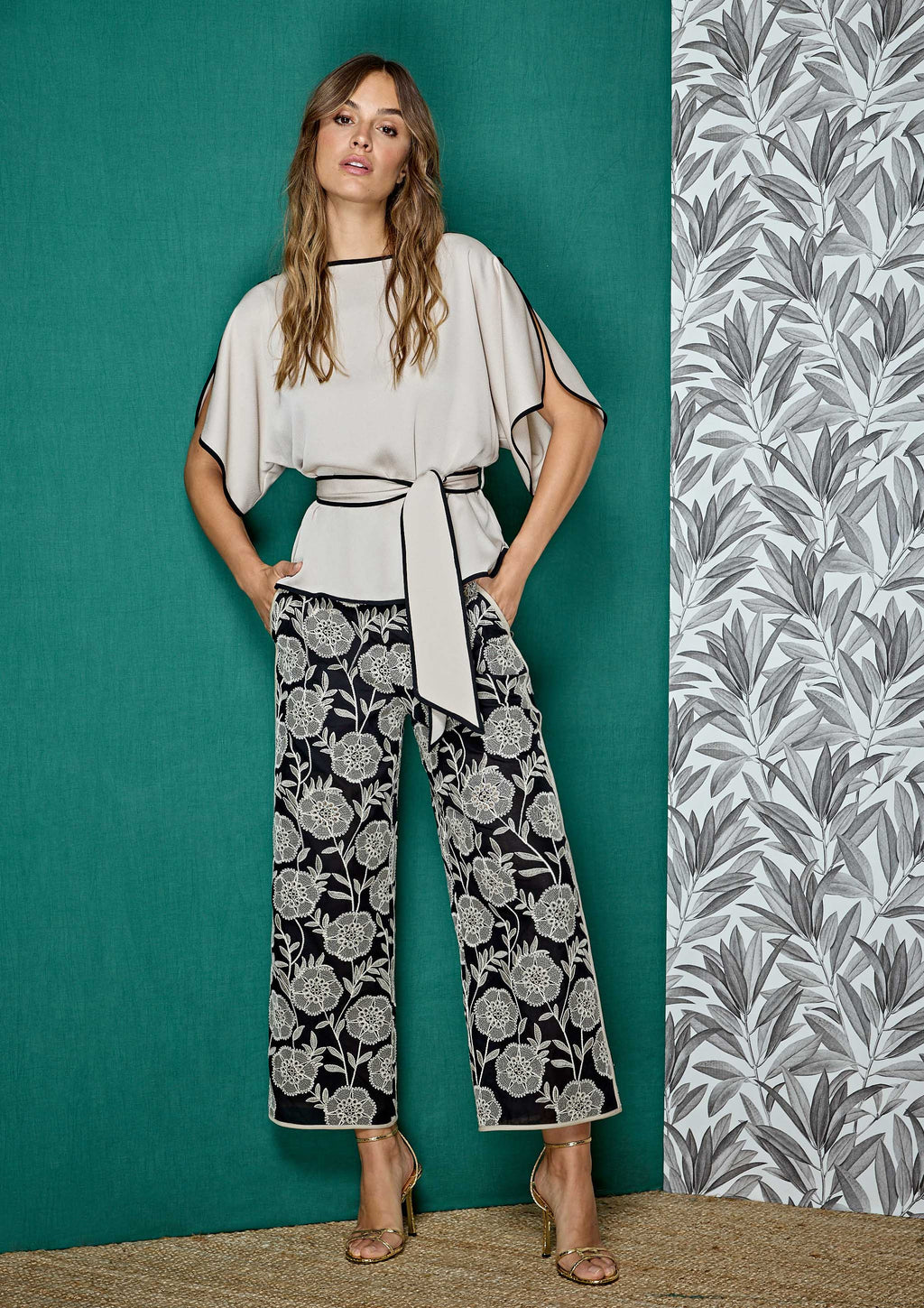 Blusa ALBA CONDE satén detalles a contraste