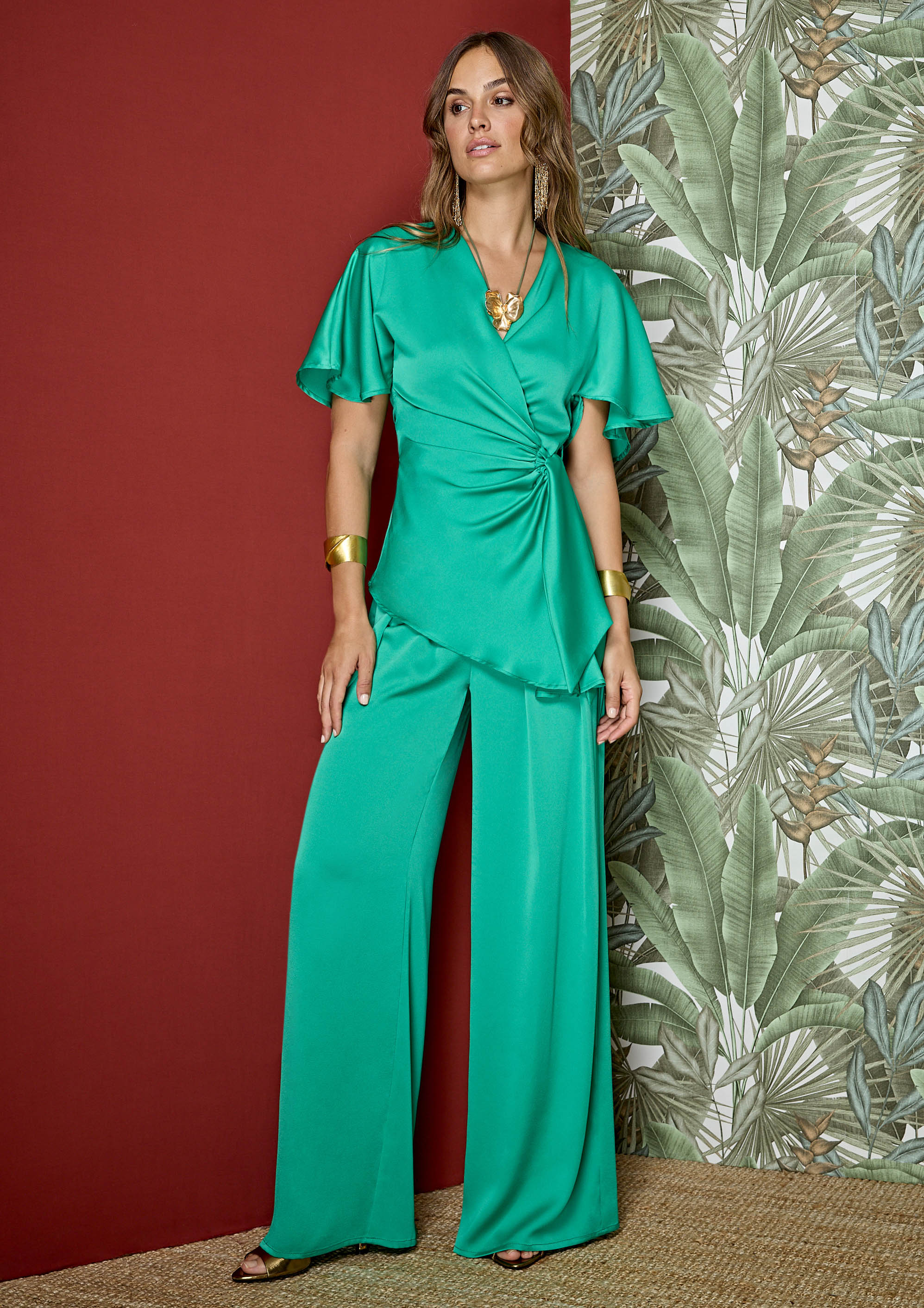 Pantalón ALBA CONDE satinado verde