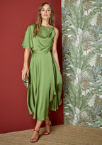 Vestido ALBA CONDE satinado color oliva