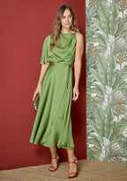 Vestido ALBA CONDE satinado color oliva