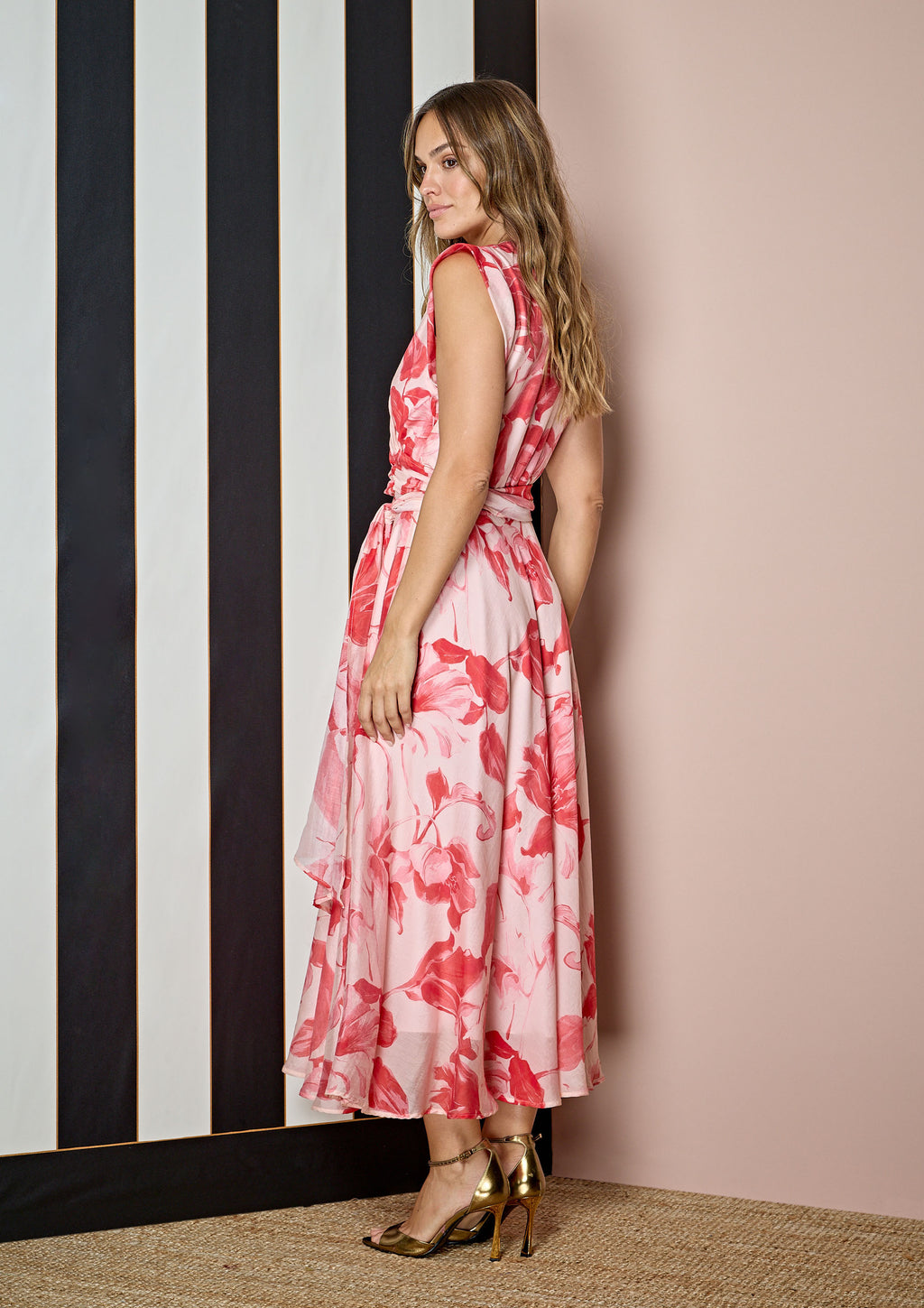 Vestido ALBA CONDE midi estampado floral en rojo