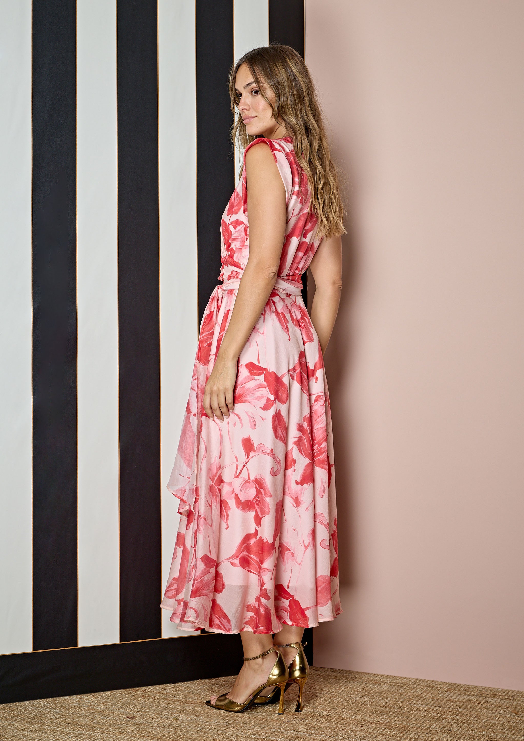 Vestido ALBA CONDE midi estampado floral en rojo