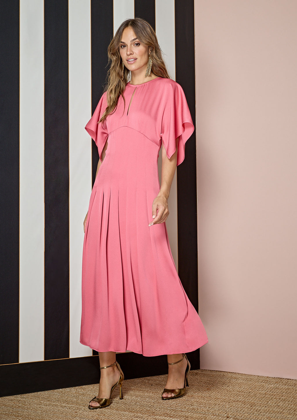 Vestido ALBA CONDE midi satinado rosa