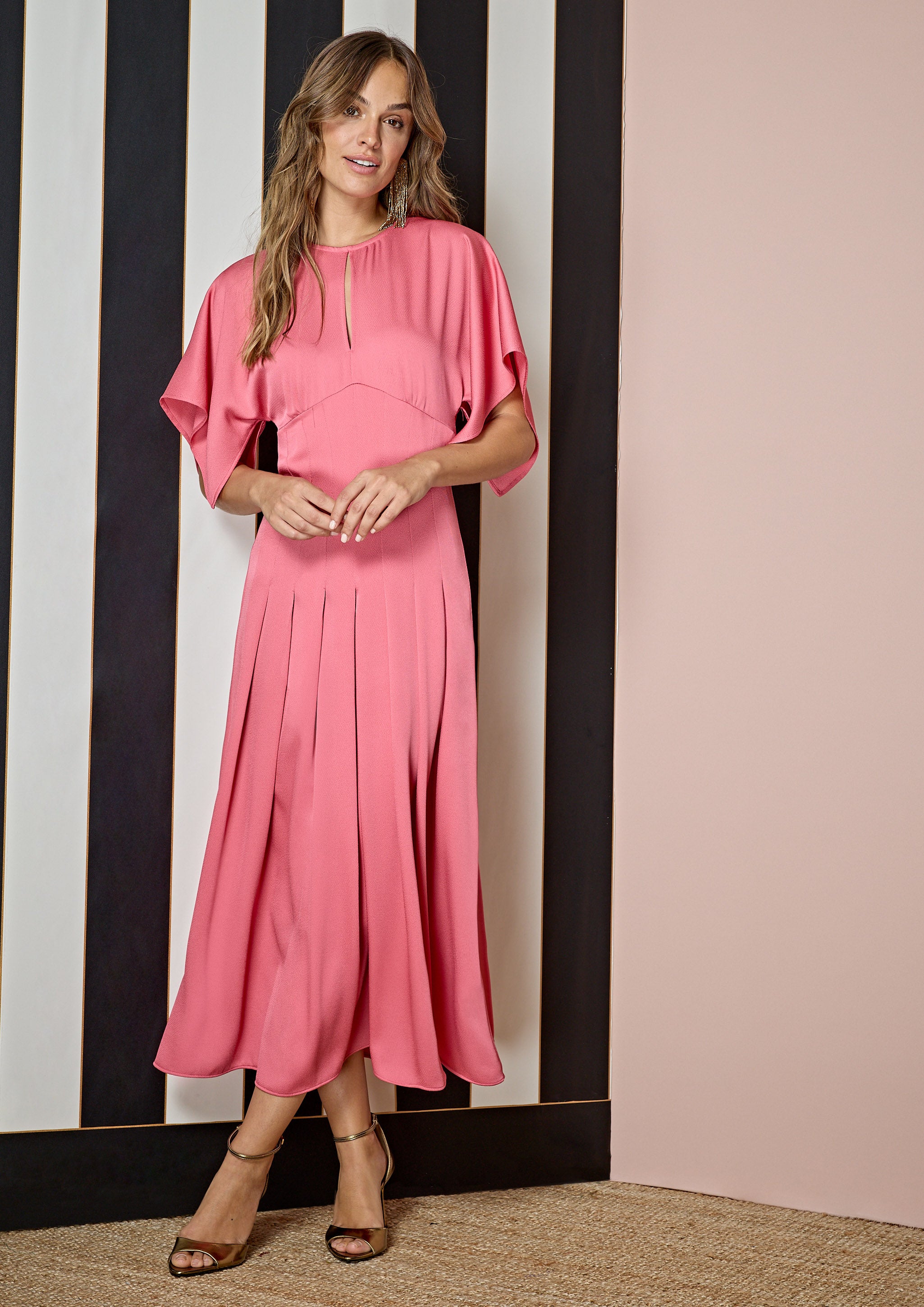 Vestido ALBA CONDE midi satinado rosa