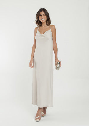 Vestido ALBA CONDE fluido largo satinado de tirante fino