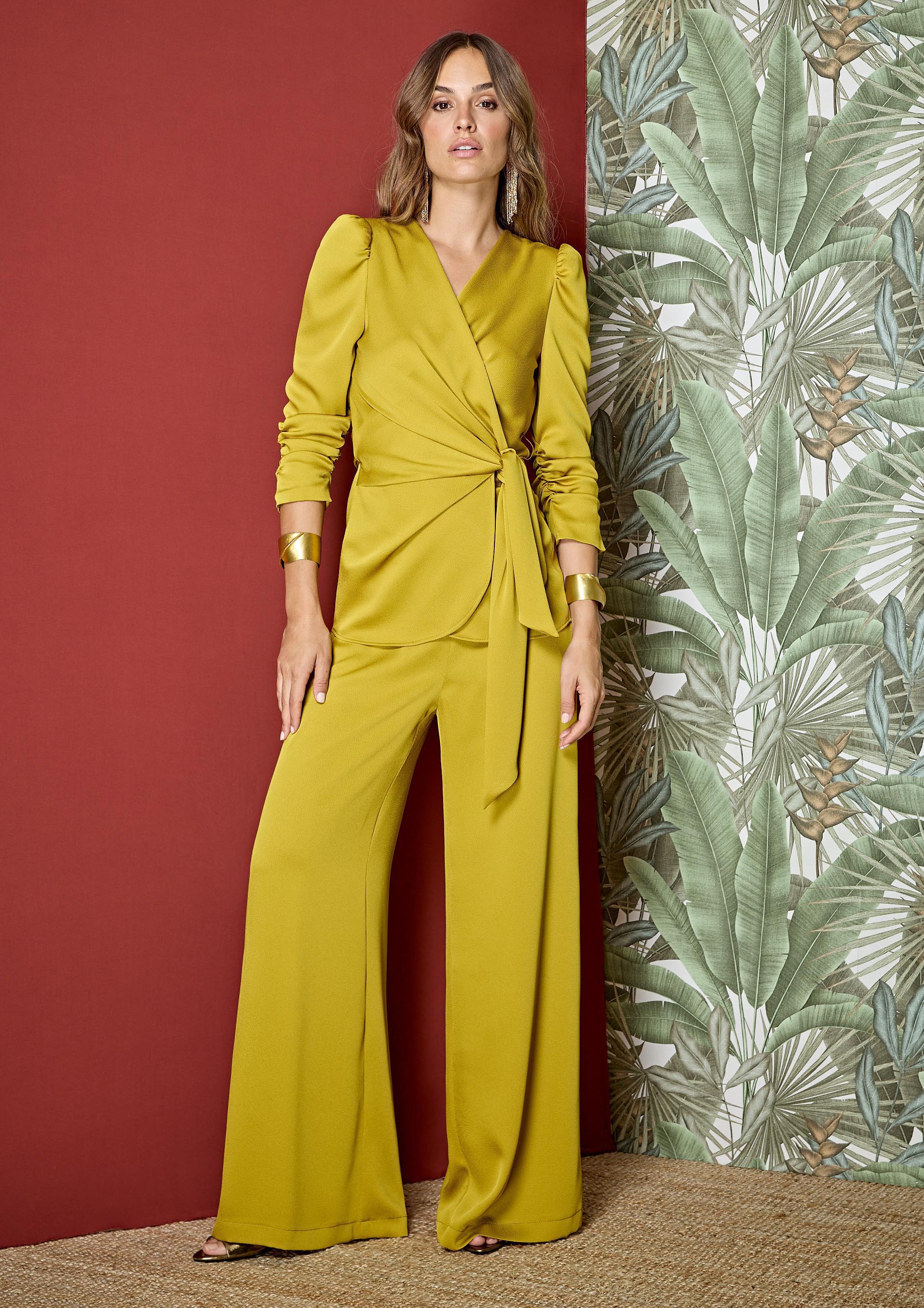 Pantalón ALBA CONDE satinado mostaza
