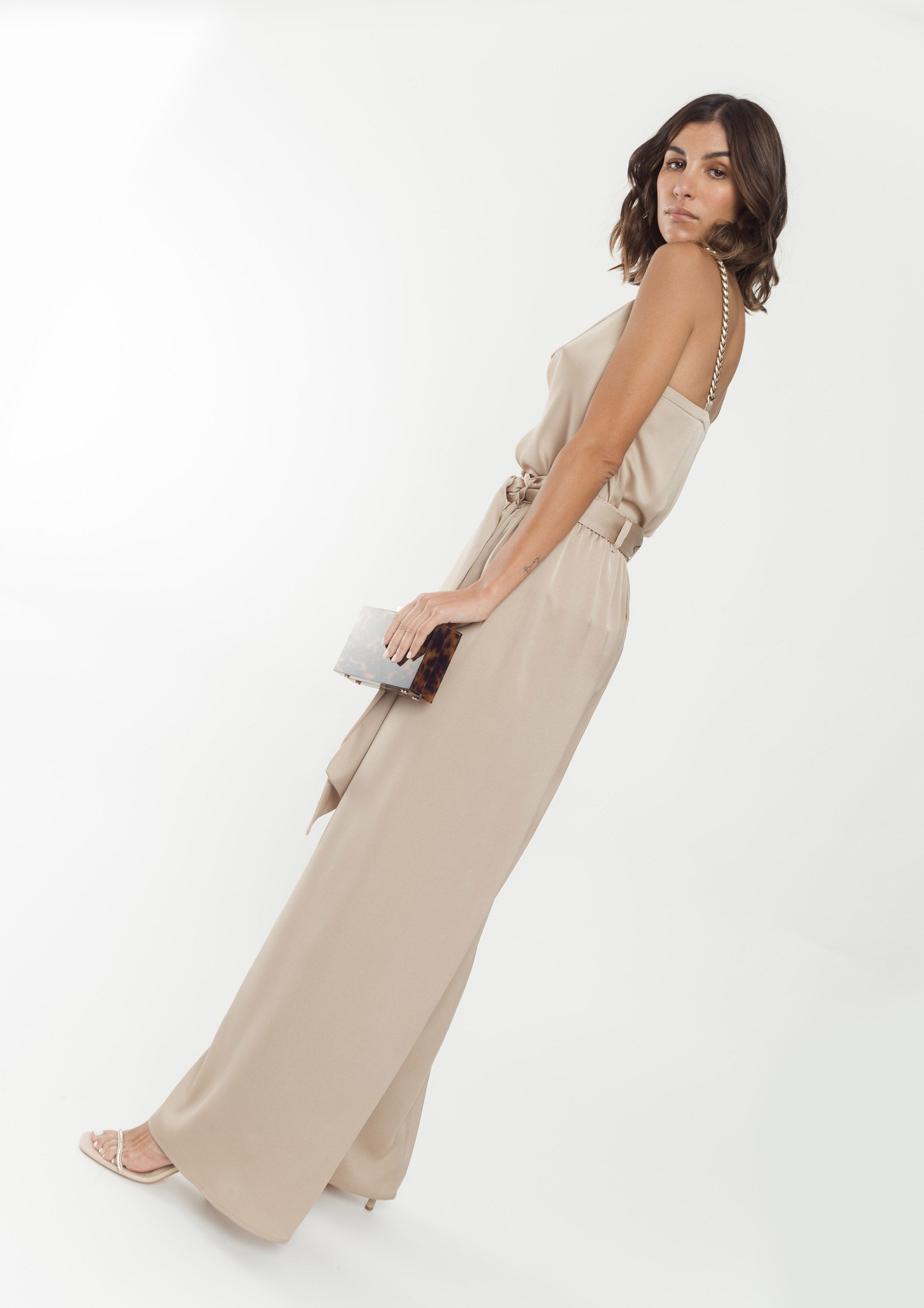 Pantalón ALBA CONDE satinado con lazada.