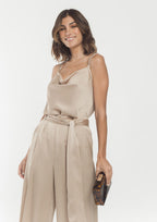 Pantalón ALBA CONDE satinado con lazada.