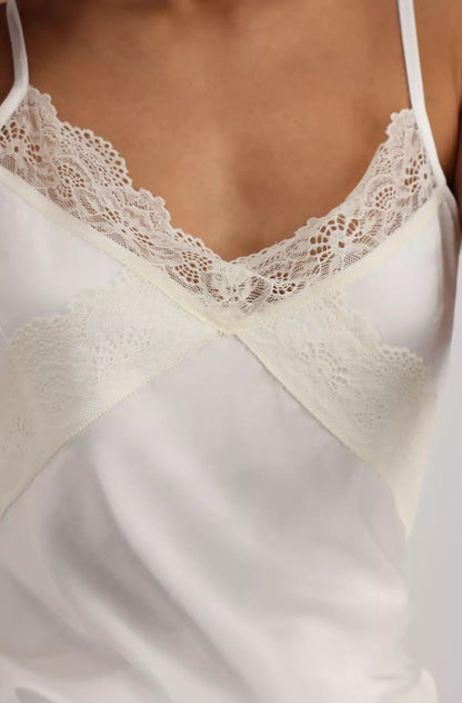 Top MONARI de raso con encaje