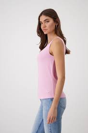 Top MONARI básico color rosa