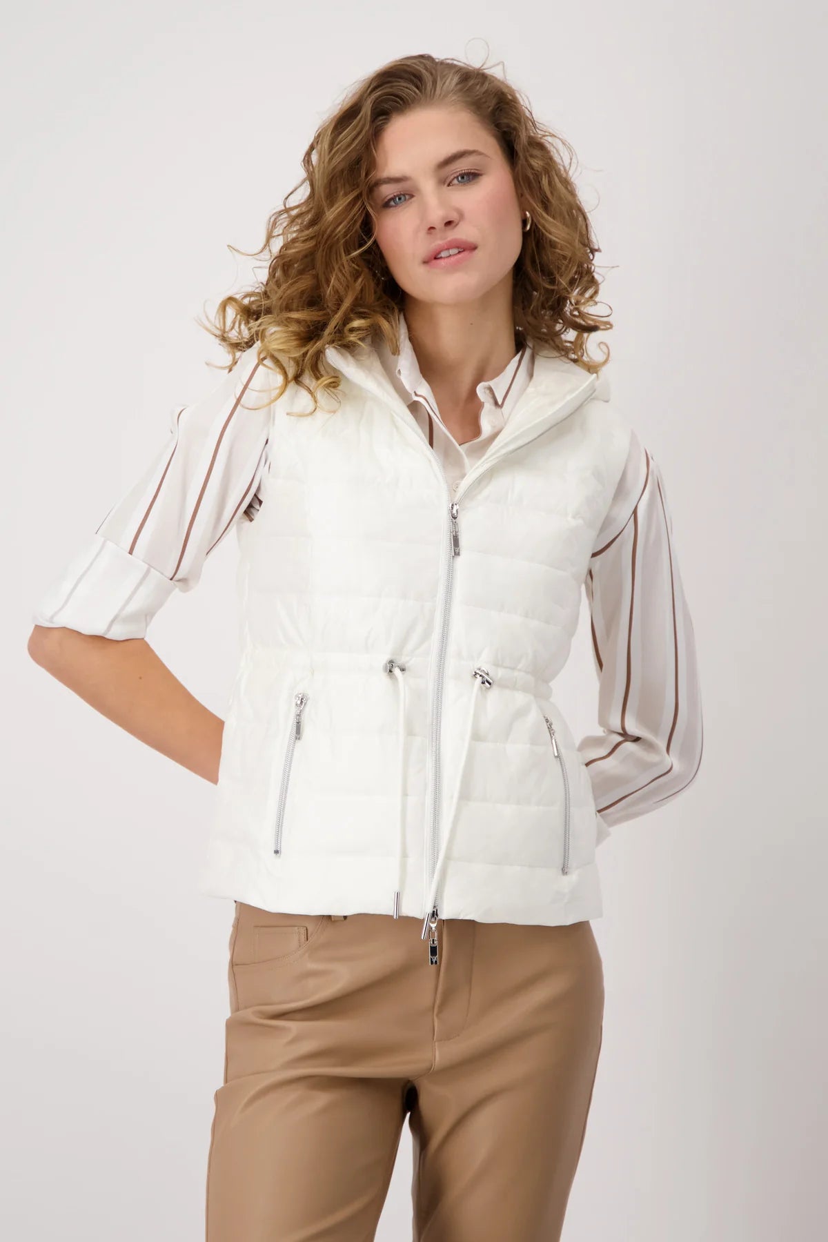 Chaleco MONARI acolchado color crema