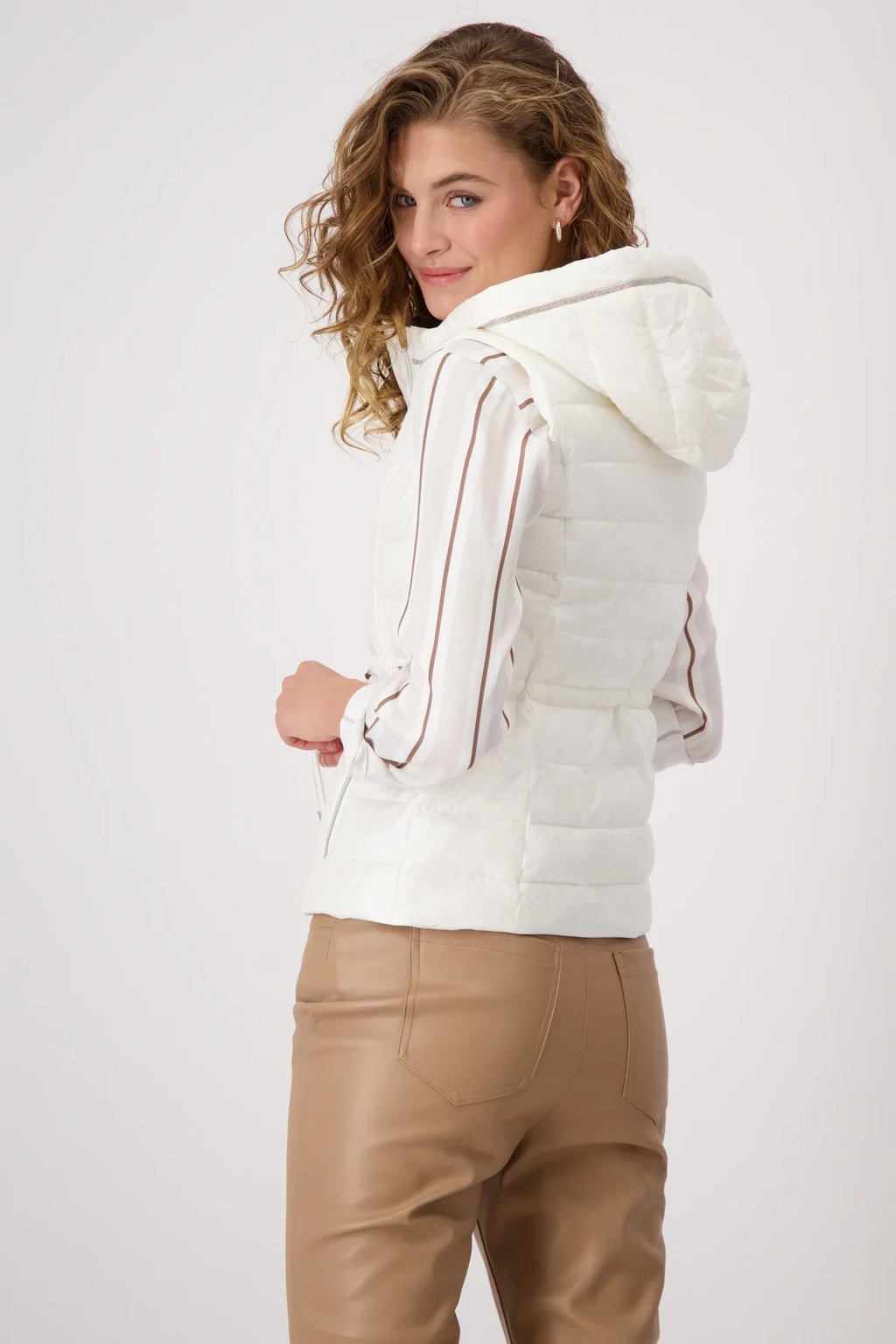 Chaleco MONARI acolchado color crema