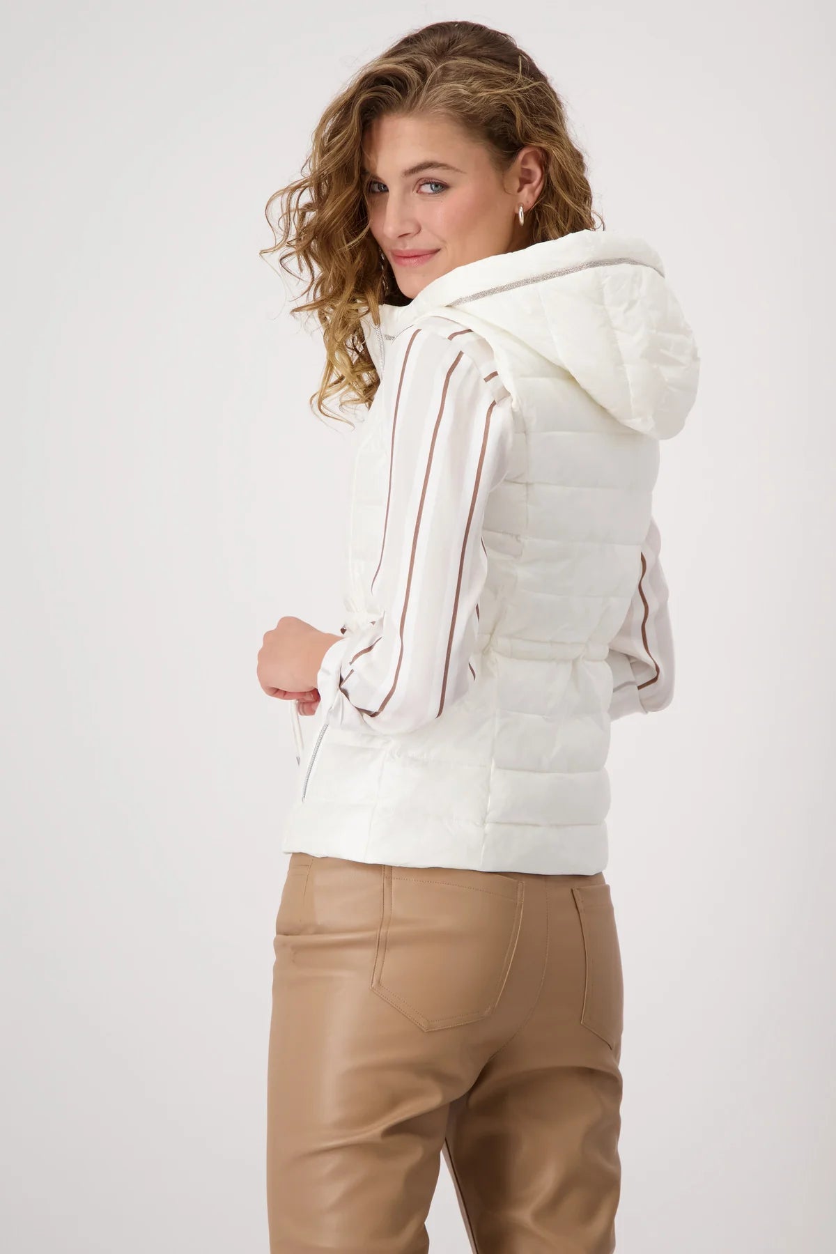 Chaleco MONARI acolchado color crema