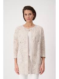 Abrigo MONARI de encaje color arena