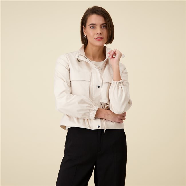 Chaqueta MONARI corta con cuello alto