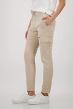 Pantalón MONARI corte cargo color beige