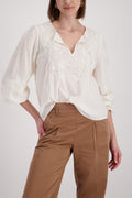 Blusa MONARI con bordado