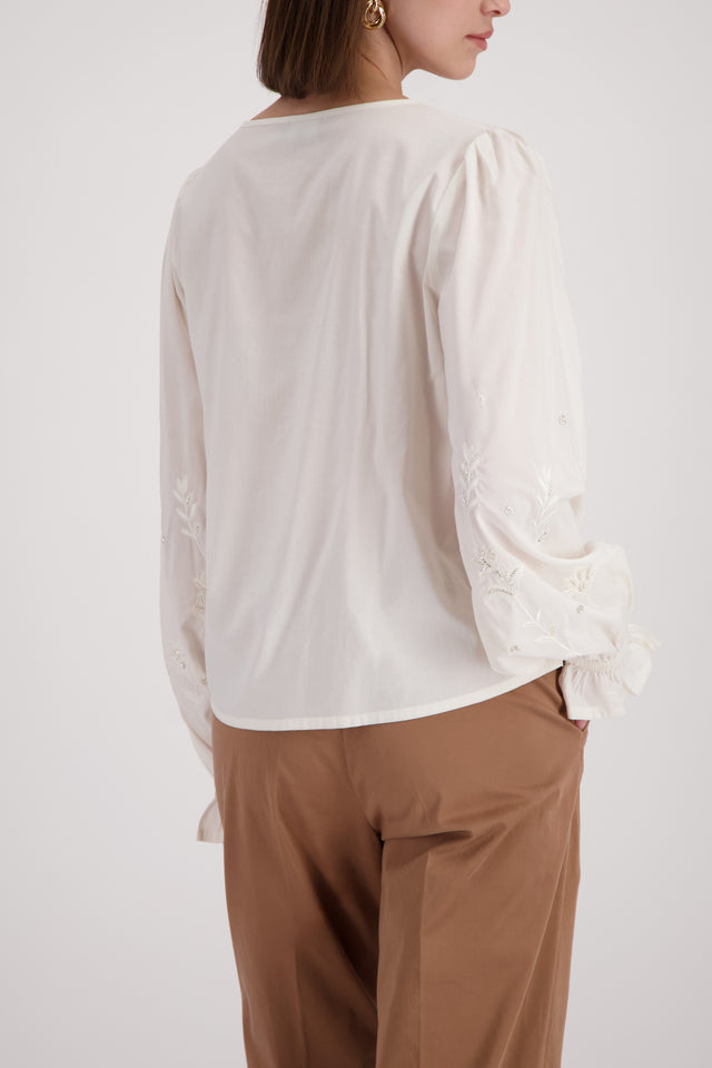 Blusa MONARI con bordado