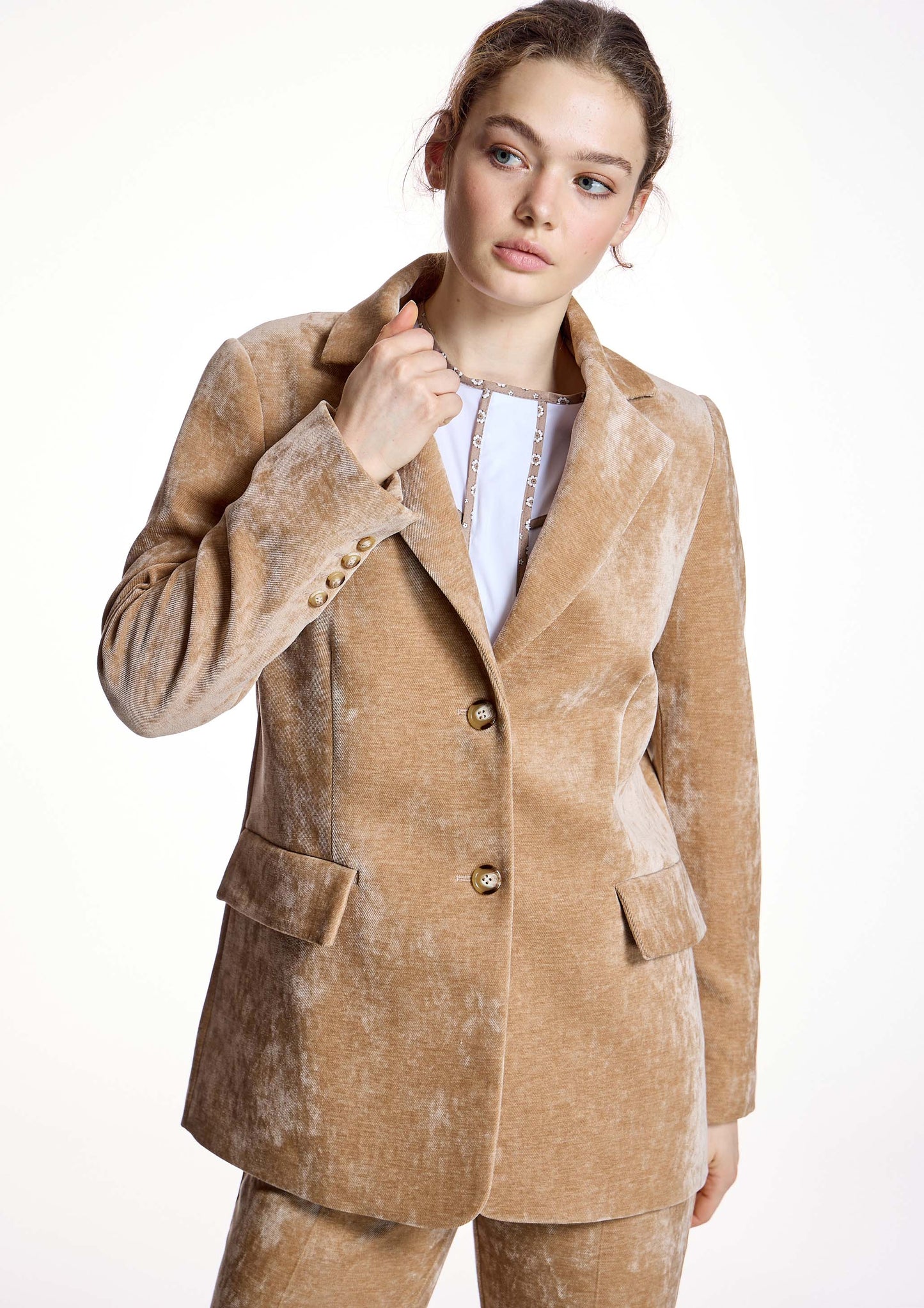 Chaqueta ALBA CONDE terciopelo beige
