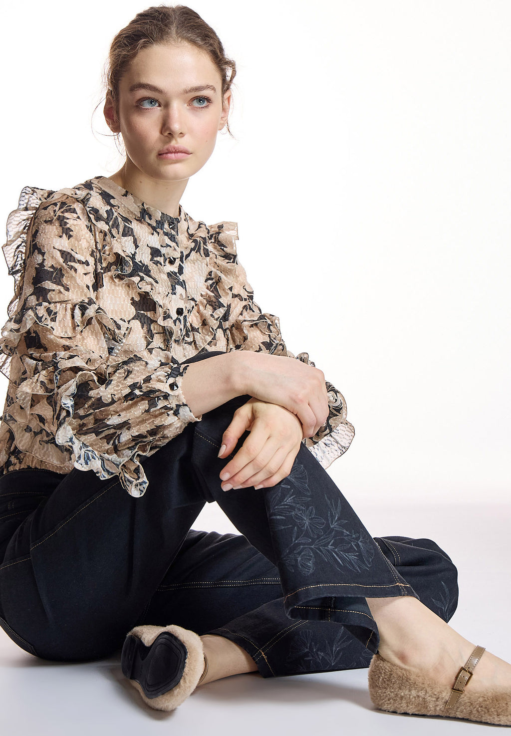 Blusa ALBA CONDE estampada con volantes