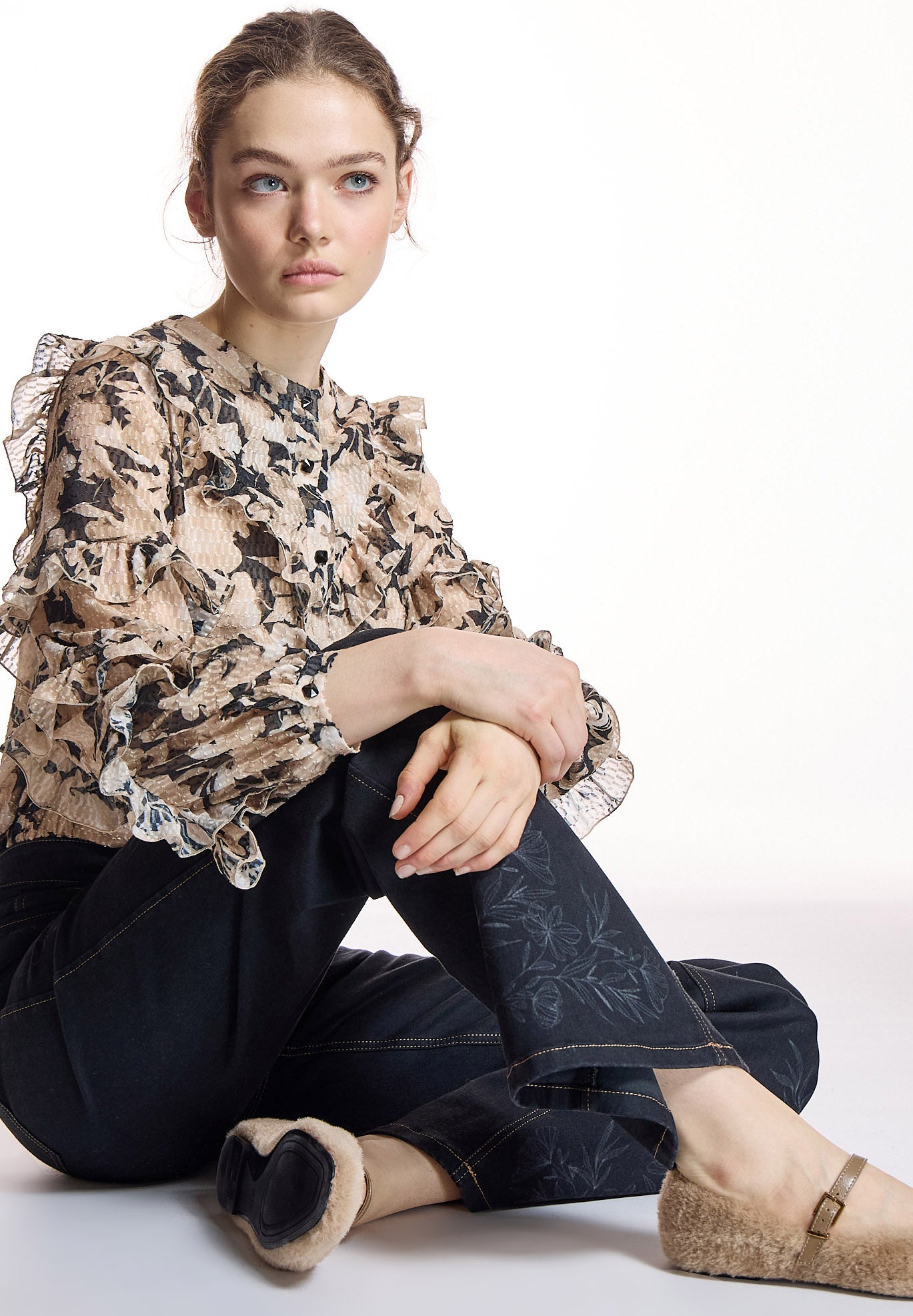 Blusa ALBA CONDE estampada con volantes