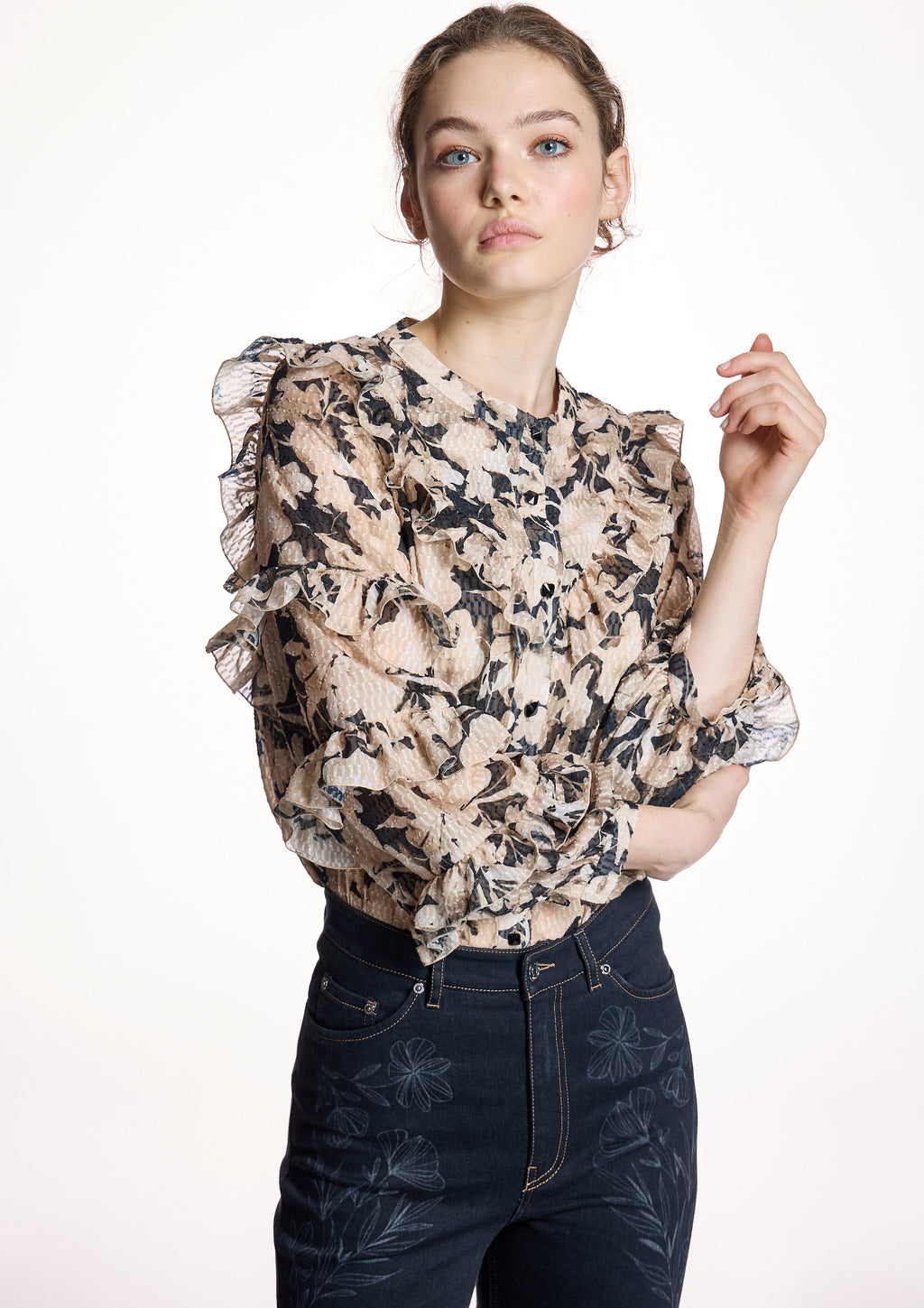 Blusa ALBA CONDE estampada con volantes