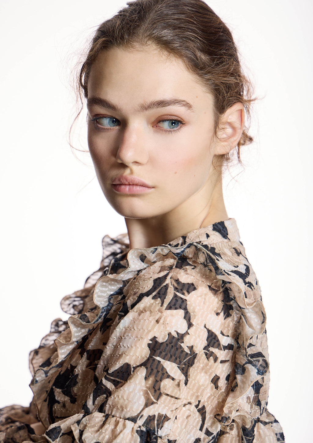 Blusa ALBA CONDE estampada con volantes