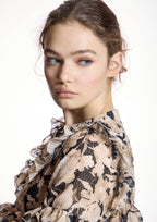 Blusa ALBA CONDE estampada con volantes
