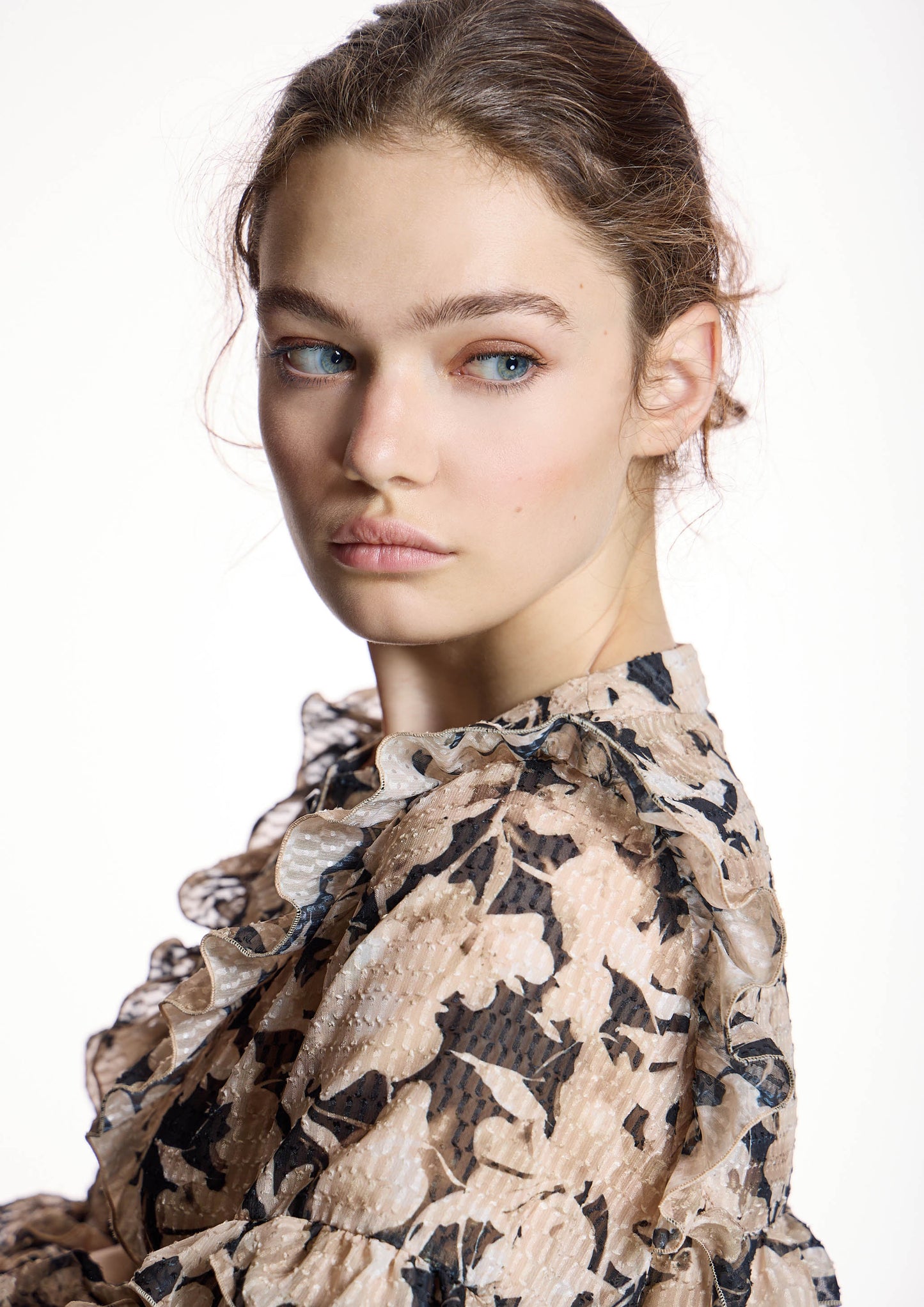 Blusa ALBA CONDE estampada con volantes