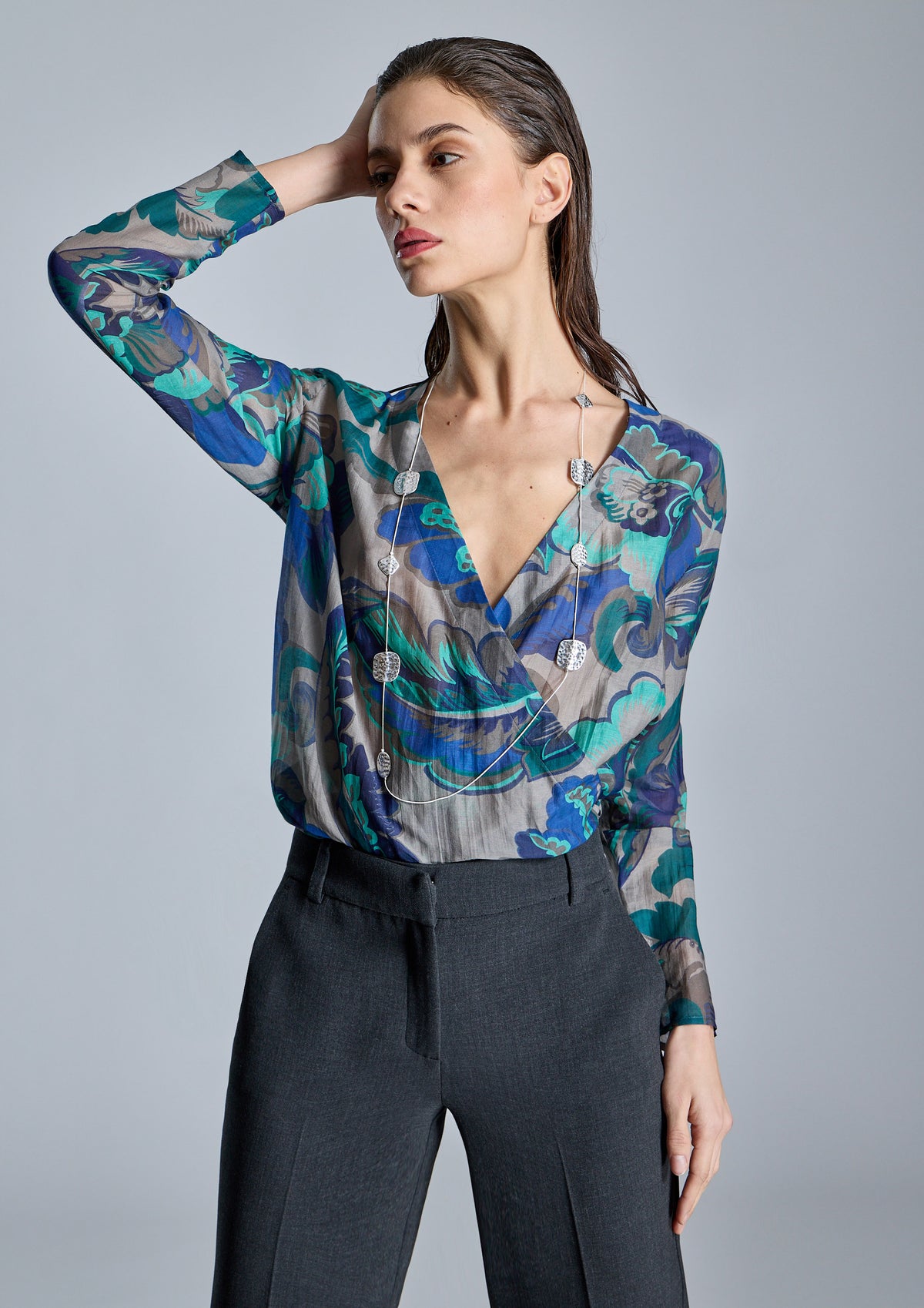 Blusa ALBA CONDE cruzada estampado azul