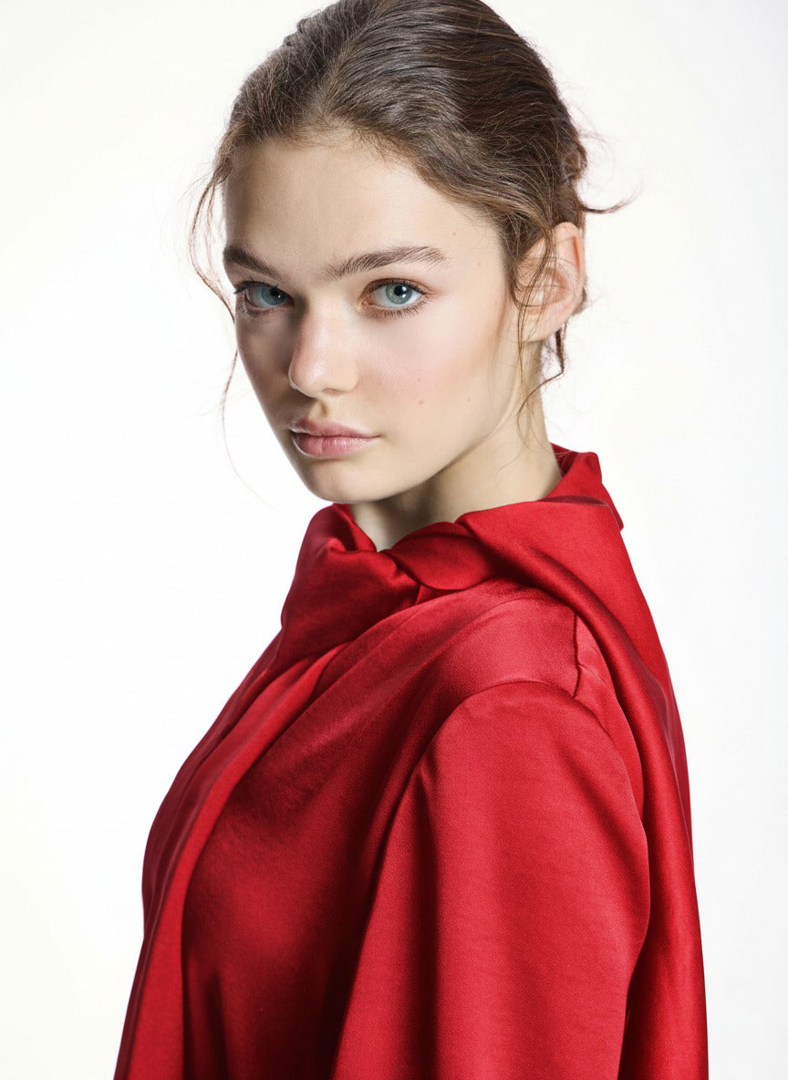 Vestido ALBA CONDE satinado rojo con lazada