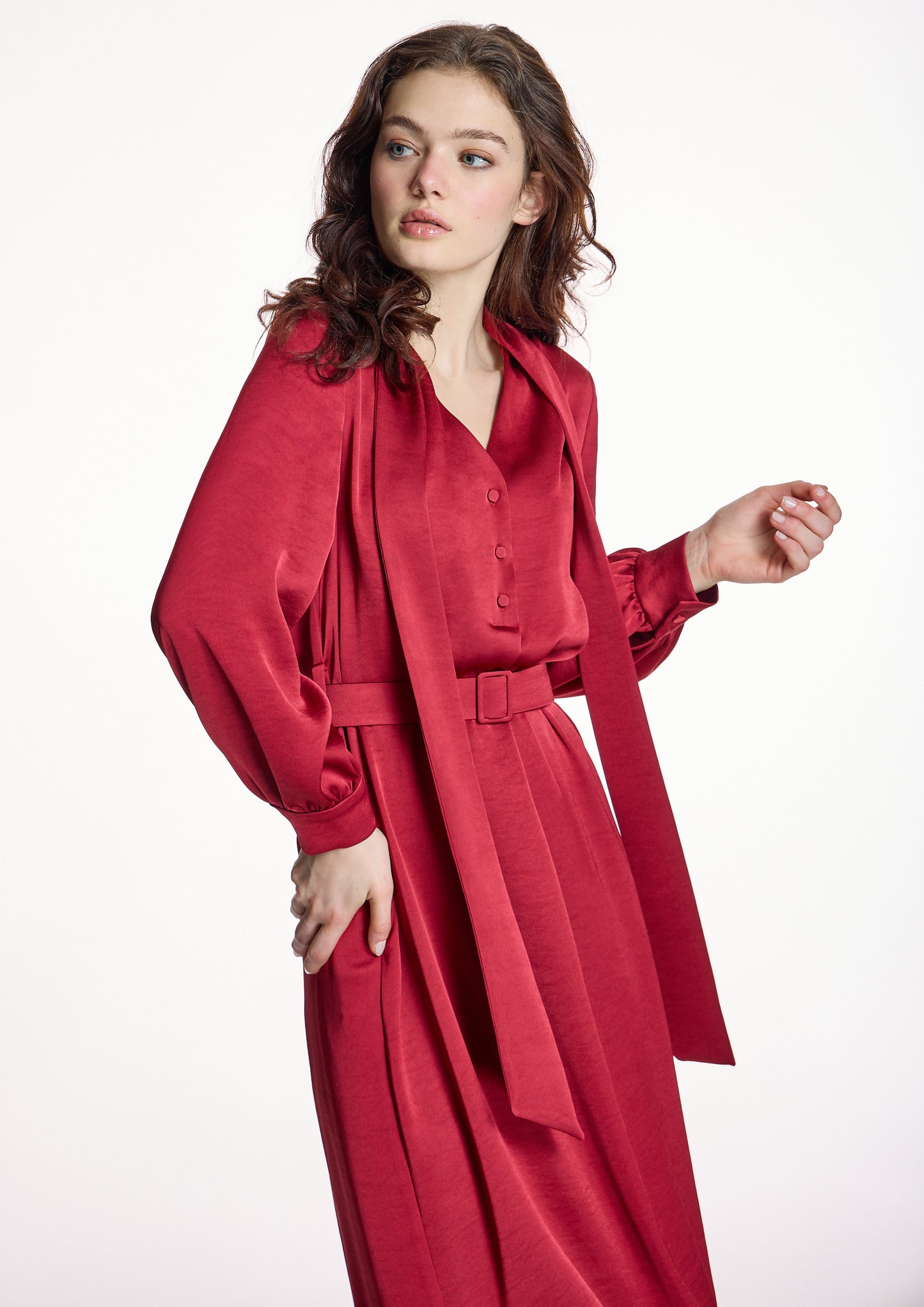 Vestido ALBA CONDE satinado rojo