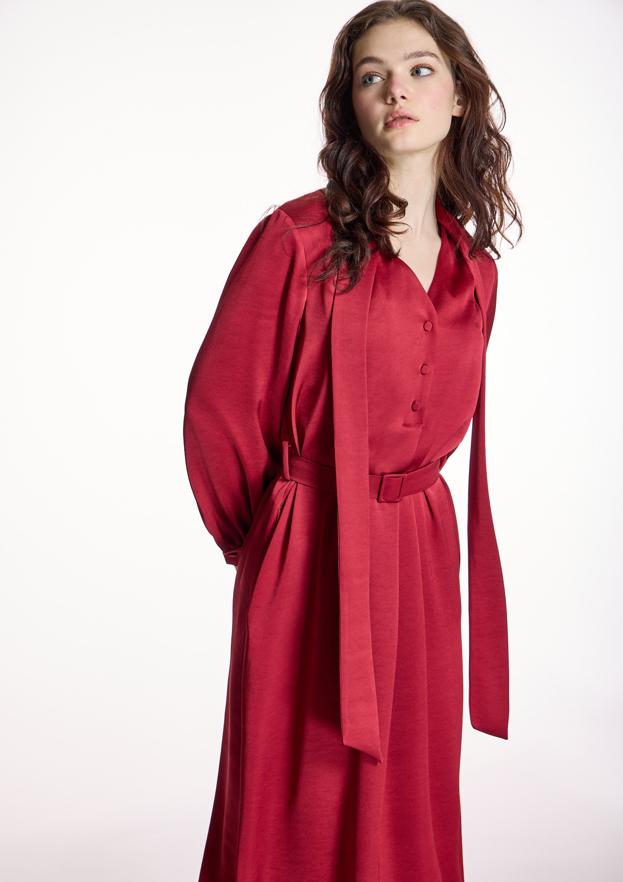 Vestido ALBA CONDE satinado rojo